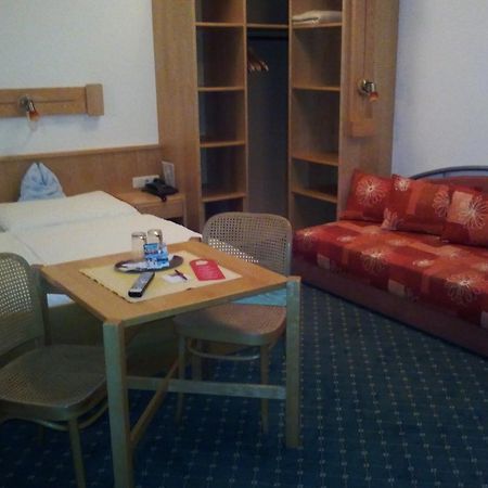 Hotel Zum Goldenen Hirschen 거스텔링안더얍스 외부 사진