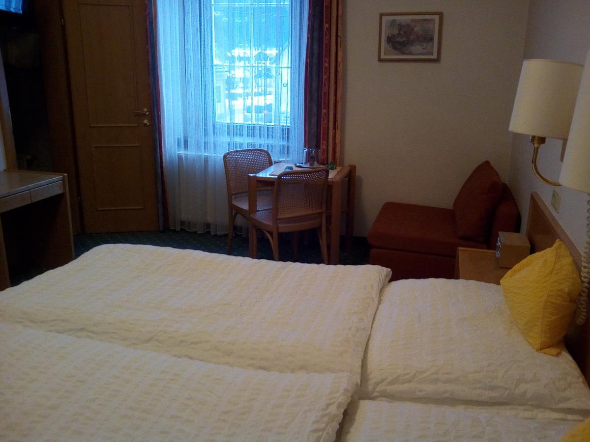 Hotel Zum Goldenen Hirschen 거스텔링안더얍스 외부 사진