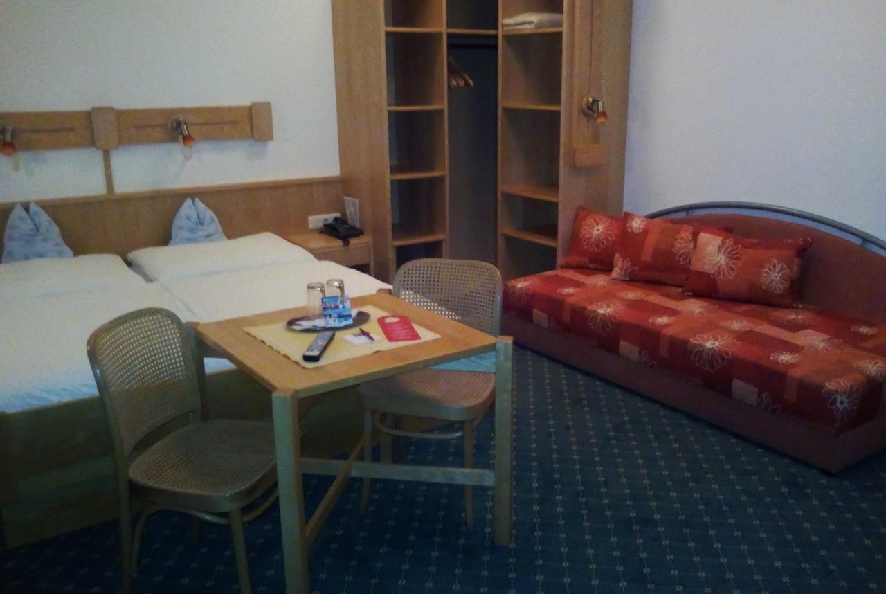 Hotel Zum Goldenen Hirschen 거스텔링안더얍스 외부 사진